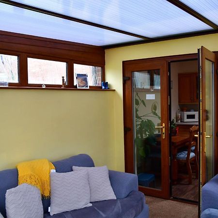 Entire Niche Apartment Hildenborough Exterior foto