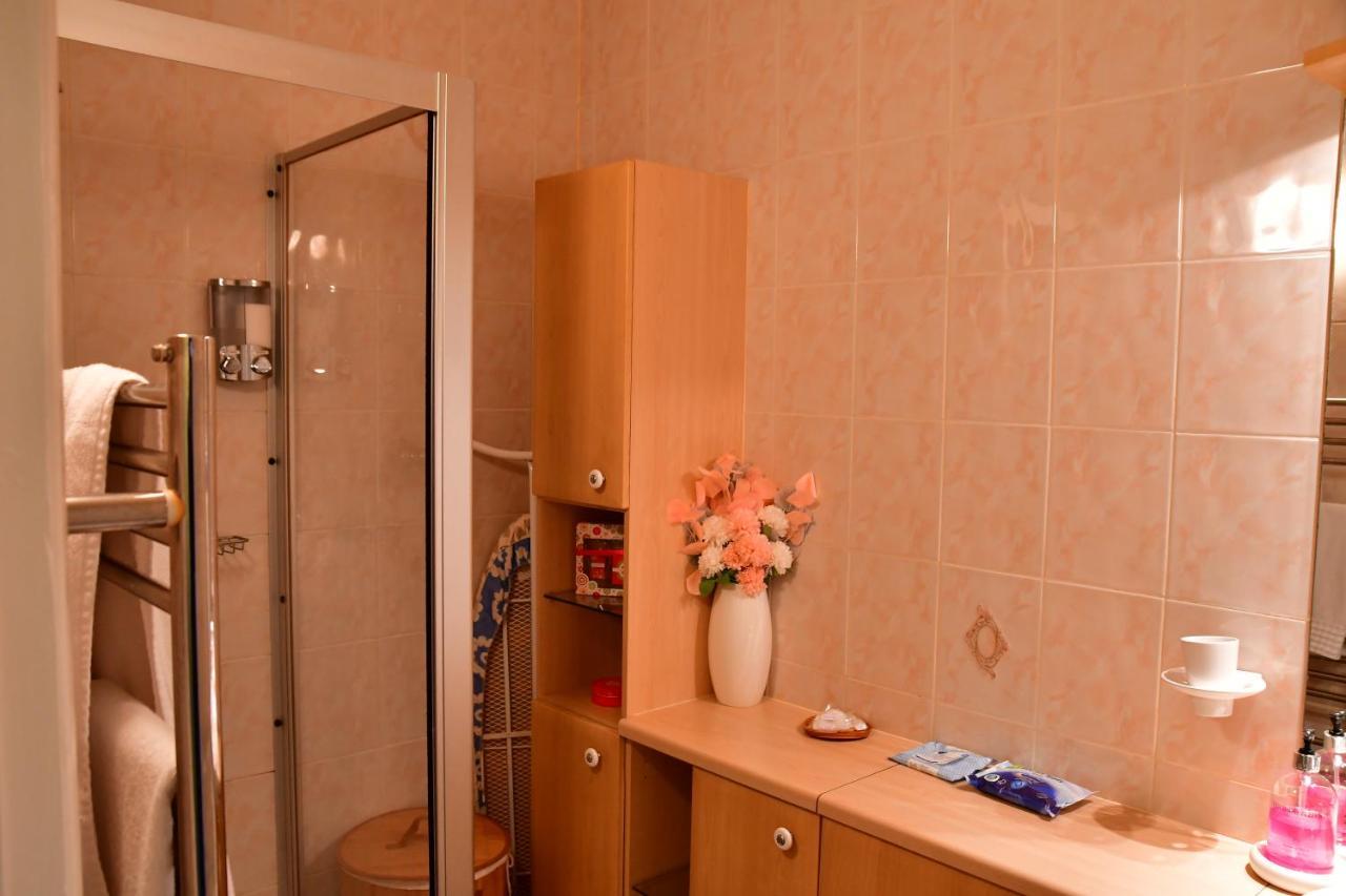 Entire Niche Apartment Hildenborough Exterior foto